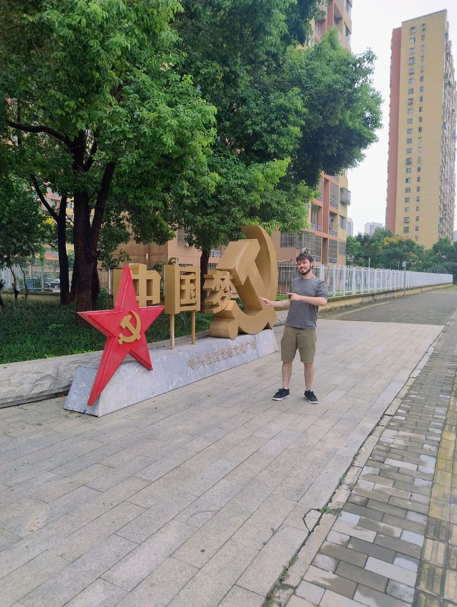 Conhecendo o país comunista baseada na lógica de lucro que, segundo Marx, ocorre no processo do trabalho excedente explorado do trabalhador pelo empregador.