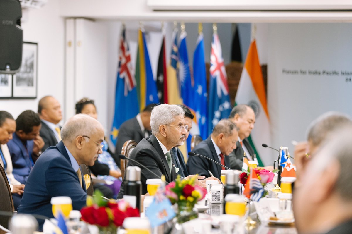 airnewsalerts's tweet photo. External Affairs Minister @DrSJaishankar hosts a meeting of the foreign ministers of the Forum for India-Pacific Islands Cooperation (FIPIC) in New York.
The meeting took place on the sidelines of the 80th session of the United Nations General Assembly.
#UNGA #FIPIC https://t.co/sbcHD1nZB7