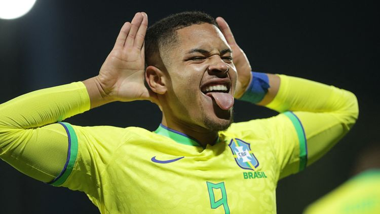 BastixVB's tweet photo. @lautarodeIcampo Como neutral, disfruté mucho el partido. Me pregunto si estas actuaciones individuales de Vitor Roque podrían desembocar en una futura convocatoria a la Canarinha, al menos probarlo en los amistosos que vienen. https://t.co/6rnr8eh8qd