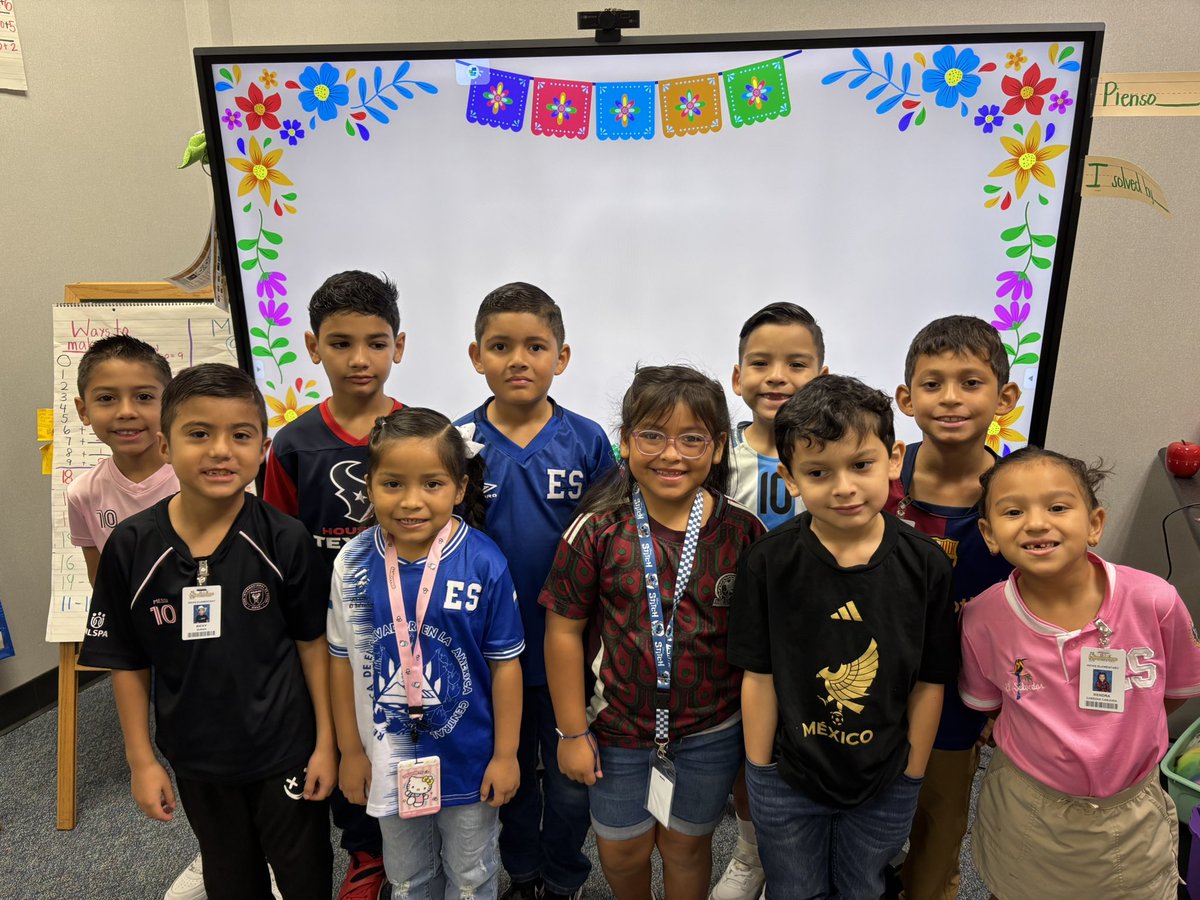 MsAguilera3's tweet image. Celebrated Hispanic heritage month today by wearing sports jerseys 🇲🇽🇸🇻@HicksTigers #SomosAlief