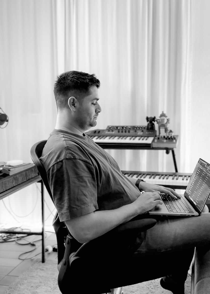 EMASOUND's tweet image. Si tus sueños son lo suficientemente poderosos, vendrán obstáculos tratando de destruirlos, pero nunca podrán. Mantén tu enfoque.