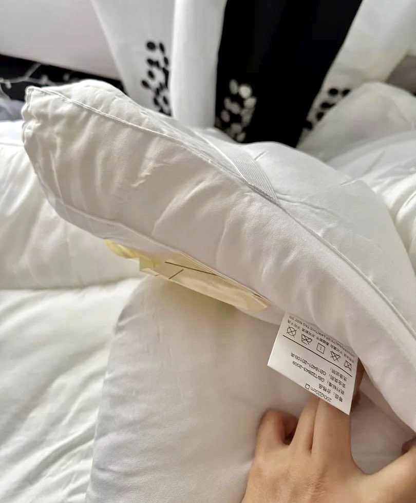 Tak mampu spend so much money to buy new mattress so i beli topper. Worth every penny! Puas hati sangat2 sebab gebu macam katil hotel 5 ⭐️ Berbulan bulan pakai still maintain lembut dan selesa 🤭