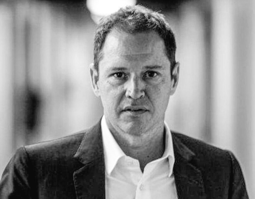 PoliticaEnRiver's tweet image. Nos robaron en 2022 con una mano inexistente. 
Nos robaron en 2025 con una mano inexistente.

Jorge Brito? Bien, gracias.