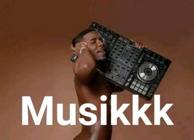 poutyerim_'s tweet image. ih mamah ngepost lg sambil mendengarkan MYUZIKK