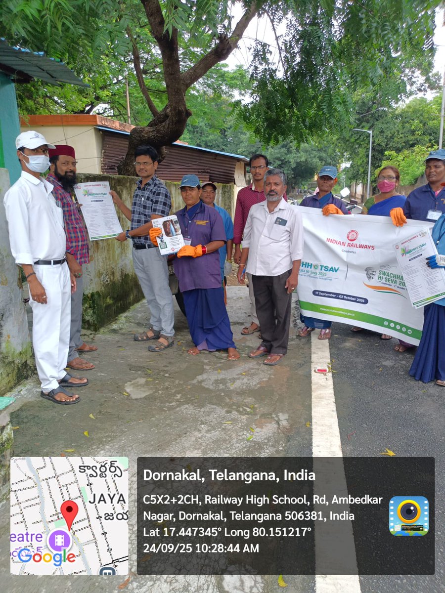 Chikmt191591's tweet photo. "In view of Swachhata Hi Seva, a rally, an awareness programme on segregation, and a door-to-door campaign were conducted today in Dornakal Railway Colony."@SrEnhmSC
 @drmsecunderabad
#SHS https://t.co/pCJYOrAr1d
