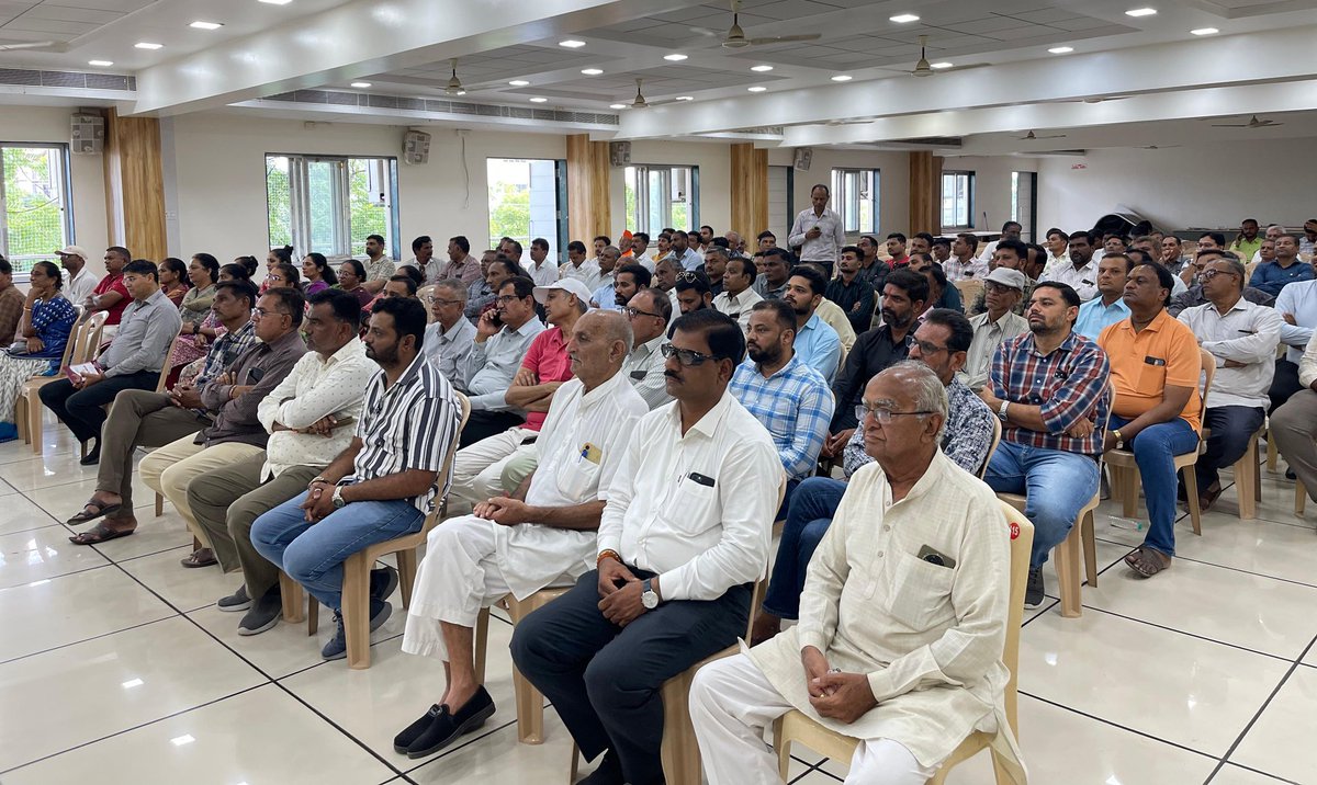 દેશના લોકપ્રિય વડાપ્રધાન શ્રી નરેન્દ્રભાઈ મોદીજીના જન્મ દિવસ  ઉજવણીના ભાગરૂપે યોજાઈ રહેલા સેવા પખવાડિયા કાર્યક્રમ અંતર્ગત અમરેલી જીલ્લા ભાજપ દ્રારા અમરેલી ખાતે યોજાયેલા પ્રબુદ્ધ નાગરિક સંમેલનમાં ઉપસ્થિત સૌને આવકારીને સેવા પખવાડિયા કાર્યક્રમની માહિતી આપેલ.