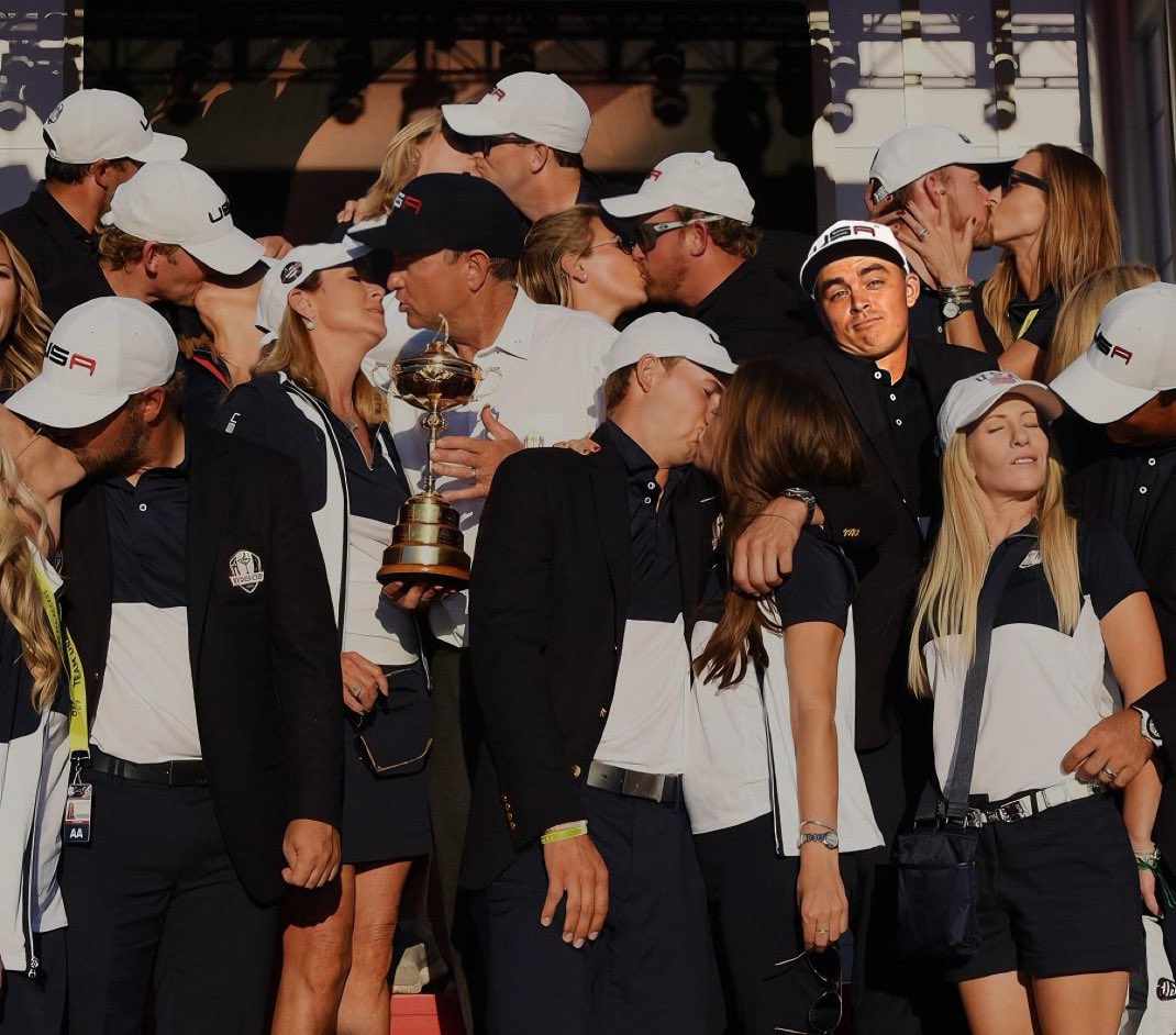 One of the best Ryder Cup photos of all time 

#RyderCup | #GoUSA
