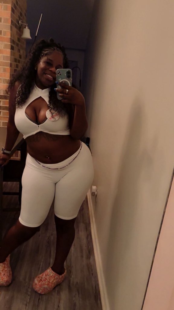 ChocolateMkay's tweet photo. 👻🤍 https://t.co/R87tLAyZZ1