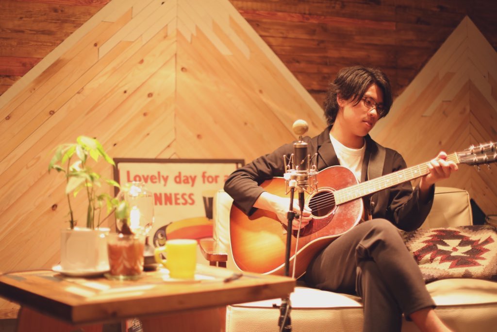 monocro_radio's tweet photo. 【本日のモノクロラジオ】

本日9月25日(木)のモノクロラジオは
第4週レギュラー
佐伯幸士朗(@koshiro_studio )さん
と生放送でお届けします。

佐伯幸士朗さんのコーナーやコラボ演奏コーナーもあります‼︎

佐伯幸士朗さんへの質問、メッセージは✉️
fm870@radiomix.kyoto

#佐伯幸士朗 #fm870 https://t.co/BXSRplXUpE