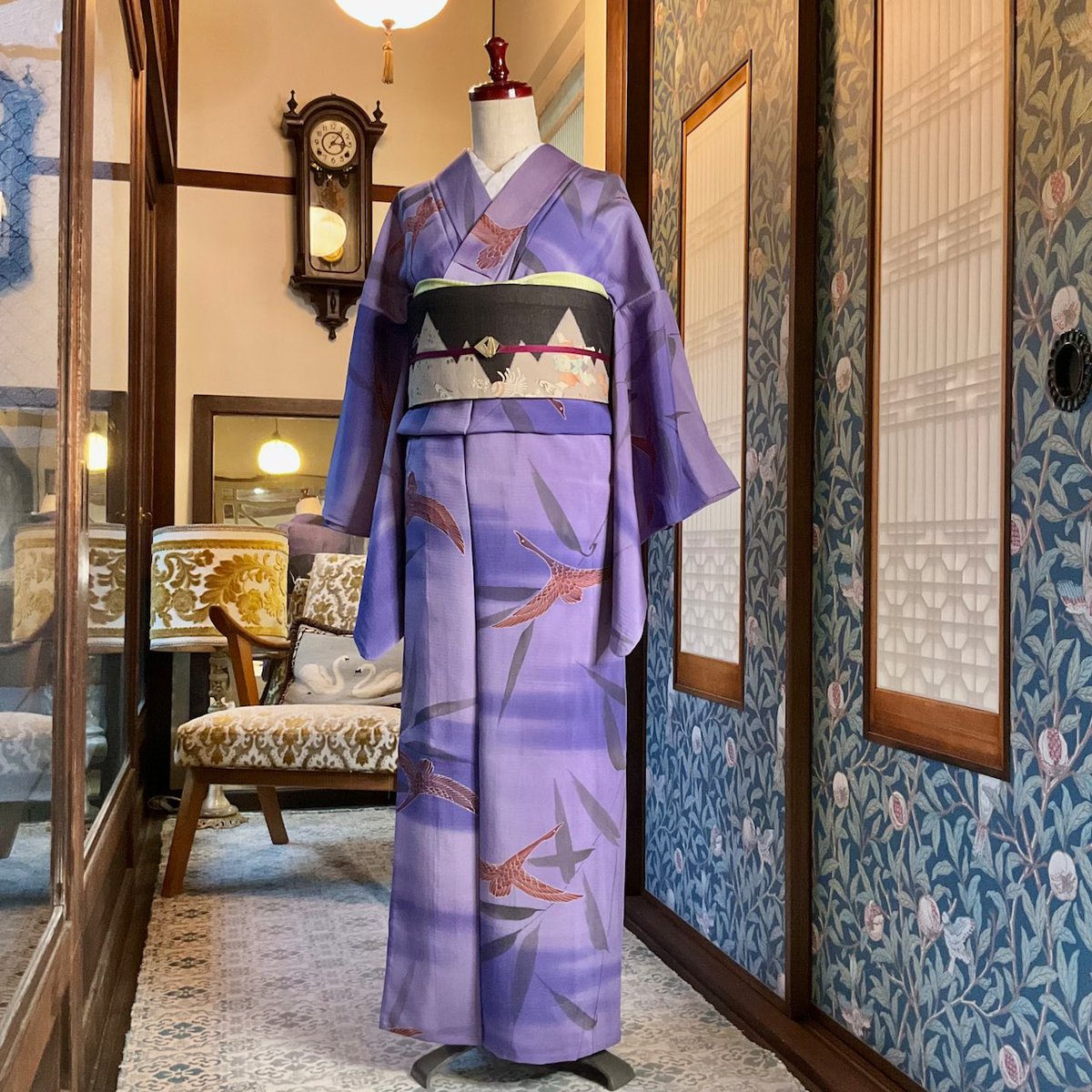 kimonoyatento's tweet image. 晩夏や秋口にも着たいアンティーク夏着物
Webshop 販売中✨️

薄明の雁
kimonotento.thebase.in/items/116955157
 #絽  #藤色  #紫  #パープル  #笹  #水鳥  #鳥

こちらの着物は店頭でもご購入いただけます◎

9月後半お店営業日🚪
9／26(金).27(土).28(日)
12:00−18:00 open