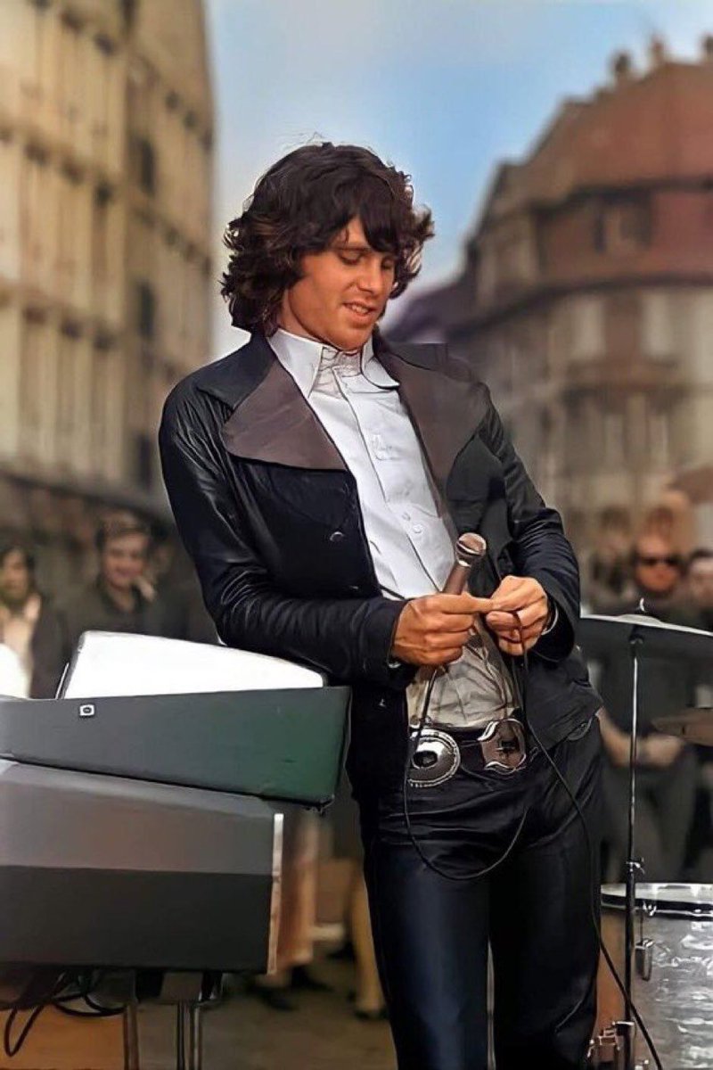 qrpress_'s tweet photo. Jim Morrison - The Doors https://t.co/qWgSqco43o