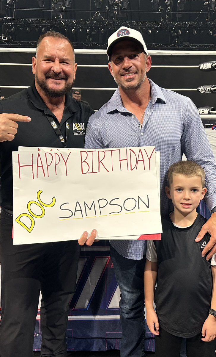 BrianGulish's tweet image. A fun time at #AEWDynamite for my son’s first ever wrestling show. Endless thanks to my man @DocSampson13 for making him glow all night!