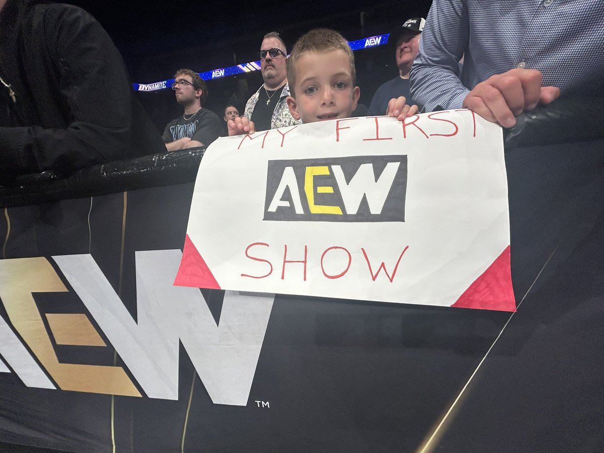 BrianGulish's tweet image. A fun time at #AEWDynamite for my son’s first ever wrestling show. Endless thanks to my man @DocSampson13 for making him glow all night!