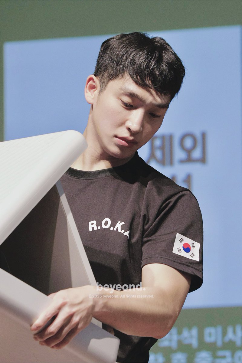 250925 ROTC 토크콘서트 pre

군인이라는거… 좋다..🖤

#더보이즈 #THEBOYZ #TBZ
#상연 #SANGYEON #サンヨン