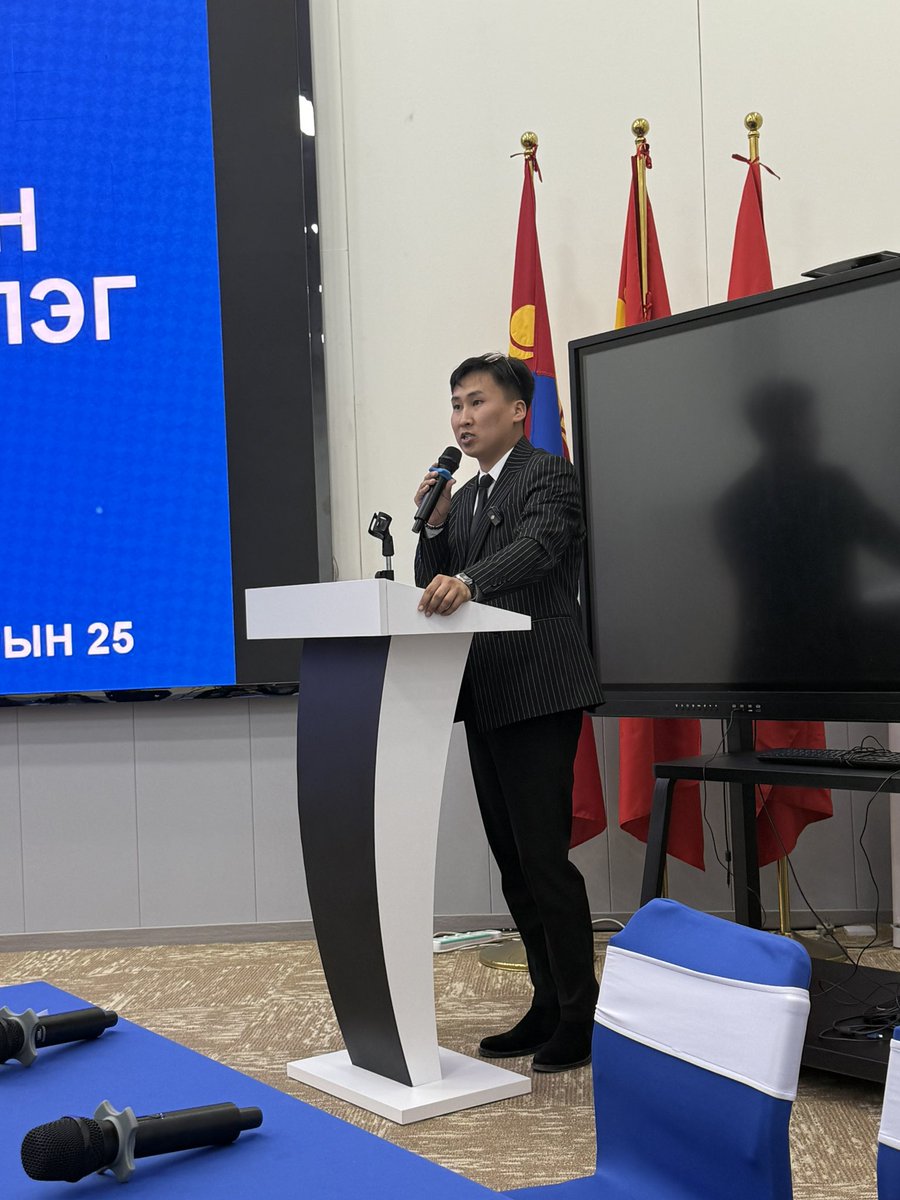 Ochko Bat tweet media