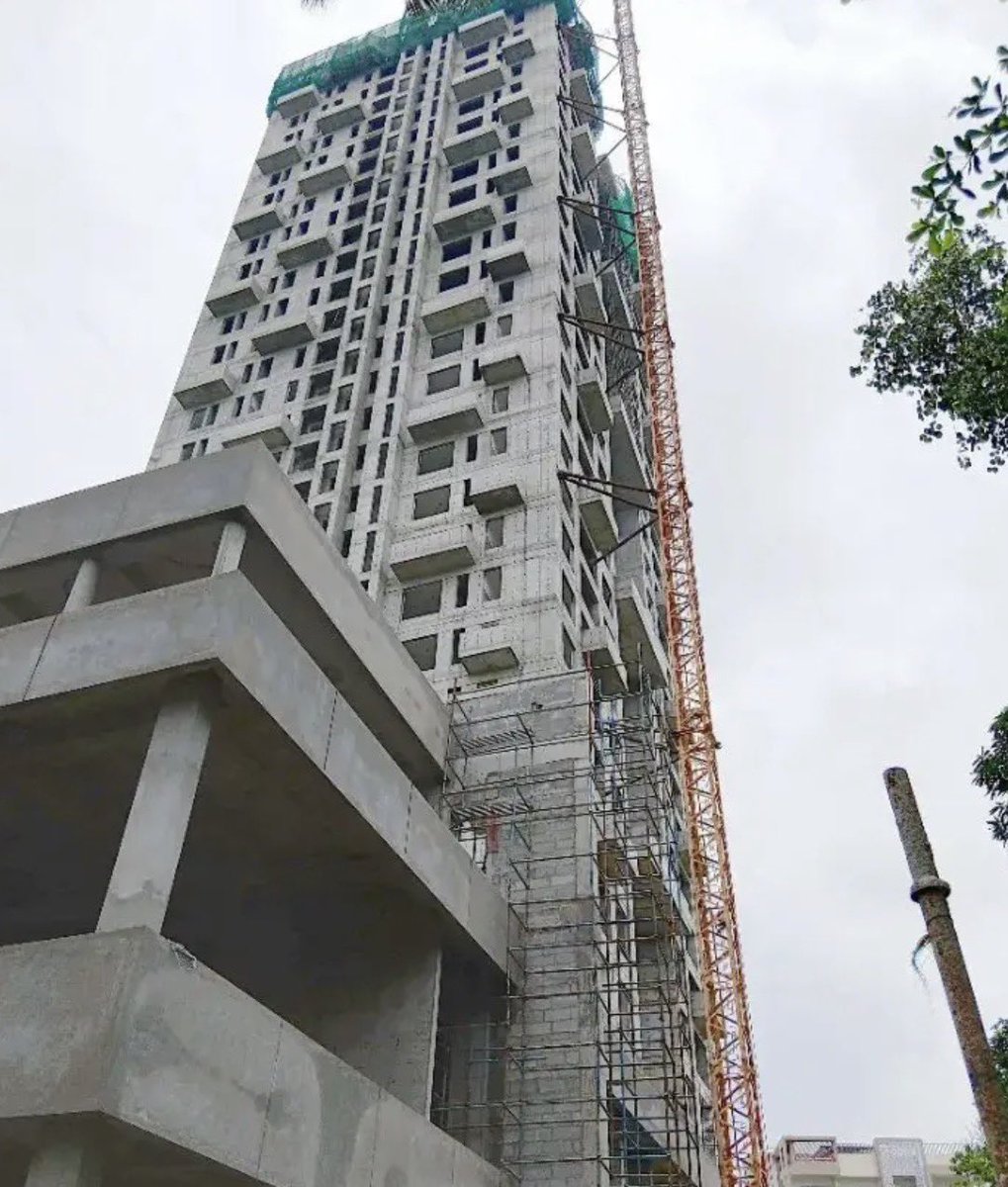 Construction update of Sugam Niavara, an upcoming G+33-storey highrise residential project in Entally, near Sealdah station.

PC: Sugam Homes