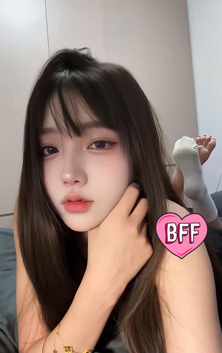 小狗乖，过来吃妈妈美脚！
#女s #女王