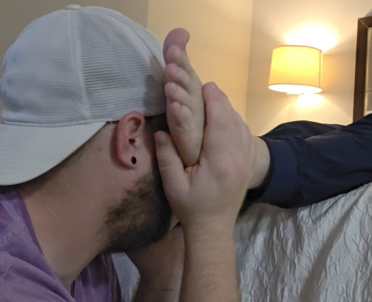 alpha_cap93's tweet image. Got to meet @CCRFootVideos tonight and oh boy 🥵 this man has some of the sexiest soles I've ever seen before. So soft, smooth, and smelly 🤤 I could have knelt at his feet all night.