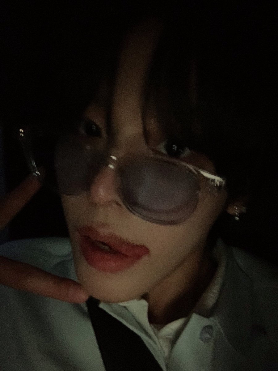 리쿠 혀 빼꼼 네컷 드볼 😁
