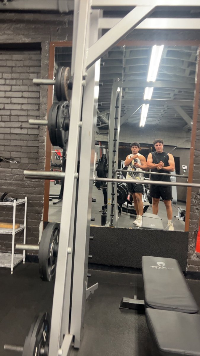 great lifting sesh with @jaydenjtorr ‼️
#JUCOPRODUCT 
<a href="/coachtyehiatt/">Tye Hiatt</a> 
<a href="/stgeorgeeagles/">St George Eagles 🦅</a> 
<a href="/SnowCollegeFB/">Snow College Badger Football</a>