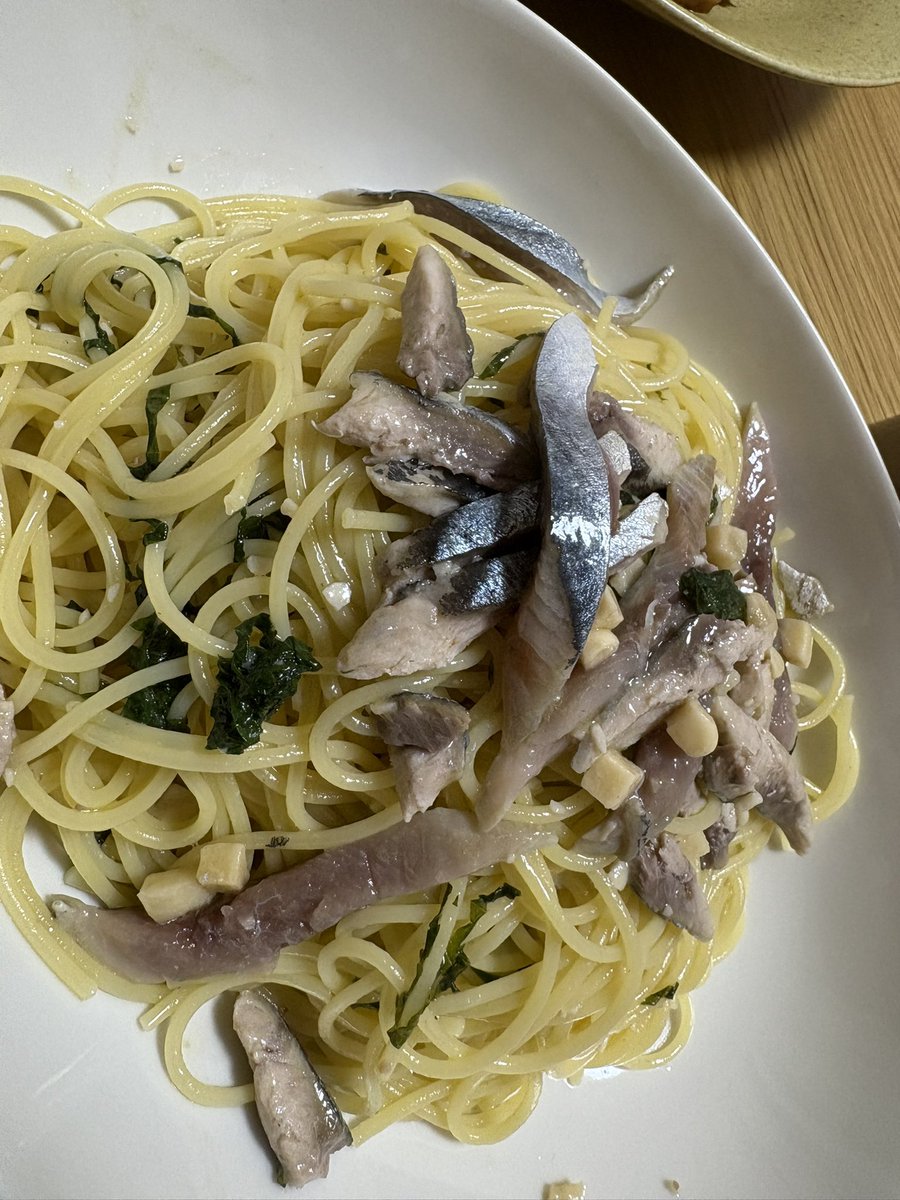 昨日作った秋刀魚のペペロンチーノ。今年は秋刀魚が美味い。脂が沢山のってる。そのせいで今日胃が重い。9/10で31歳になりました。そんなすぐ来るものなの？衰えって。