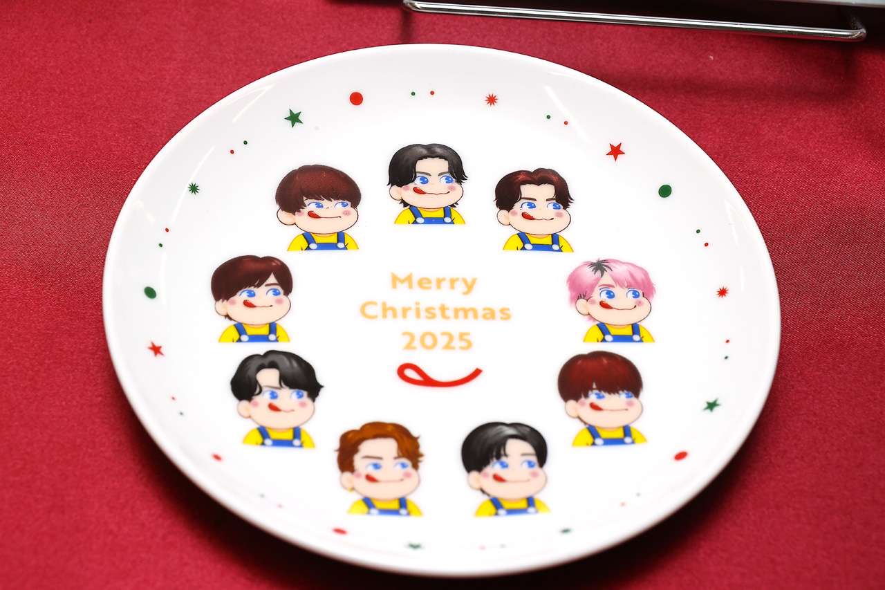 Okura China 2002年 クリスマスプレート 23歳記念にいかが❗新品 2025年不二家クリスマスで『FUJIYA×Snow Man オリジナル