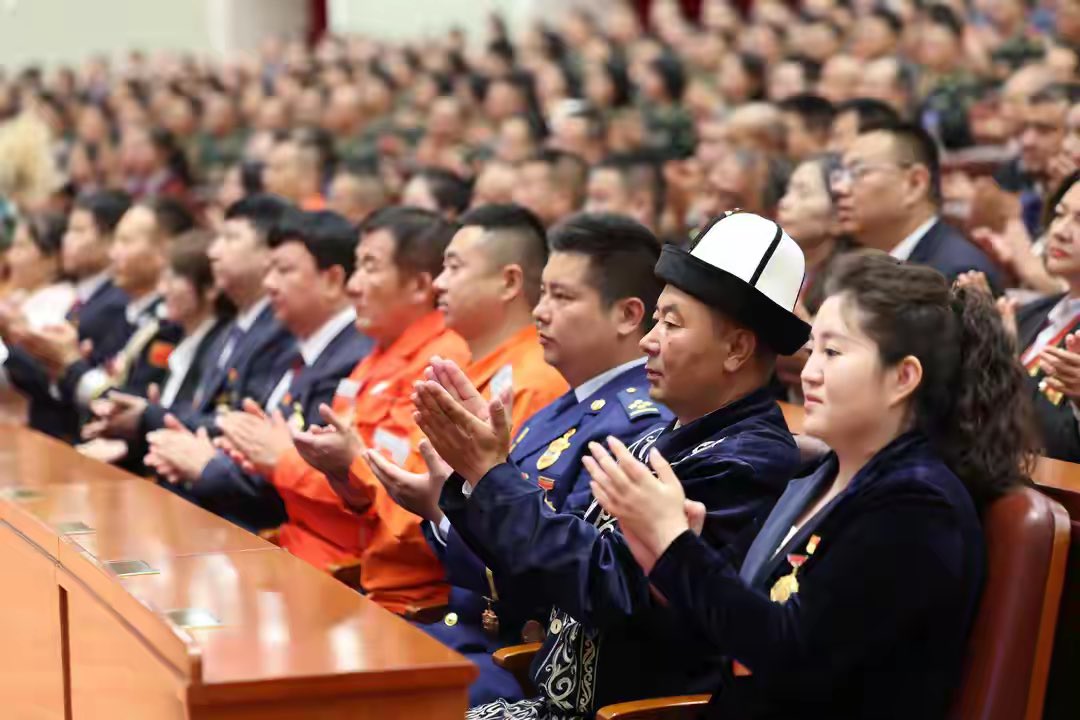 9月25日，新疆维吾尔自治区成立70周年庆祝大会在乌鲁木齐举行。