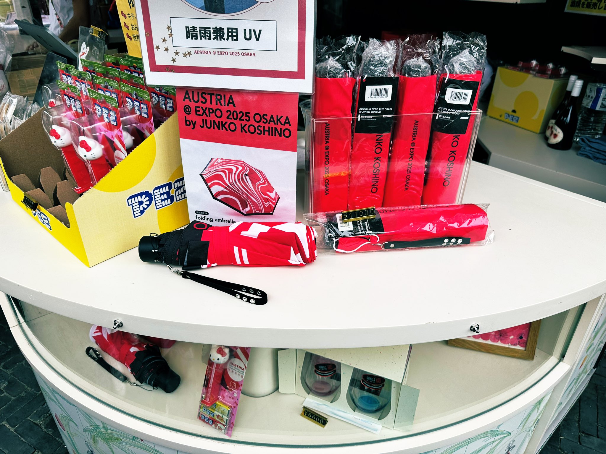 関西万博 EXPO2025<オーストリア館 赤白赤 アカシロアカ キーホルダー> 大阪万博 オーストリア 赤白赤 アカシロアカ ぬいぐるみ