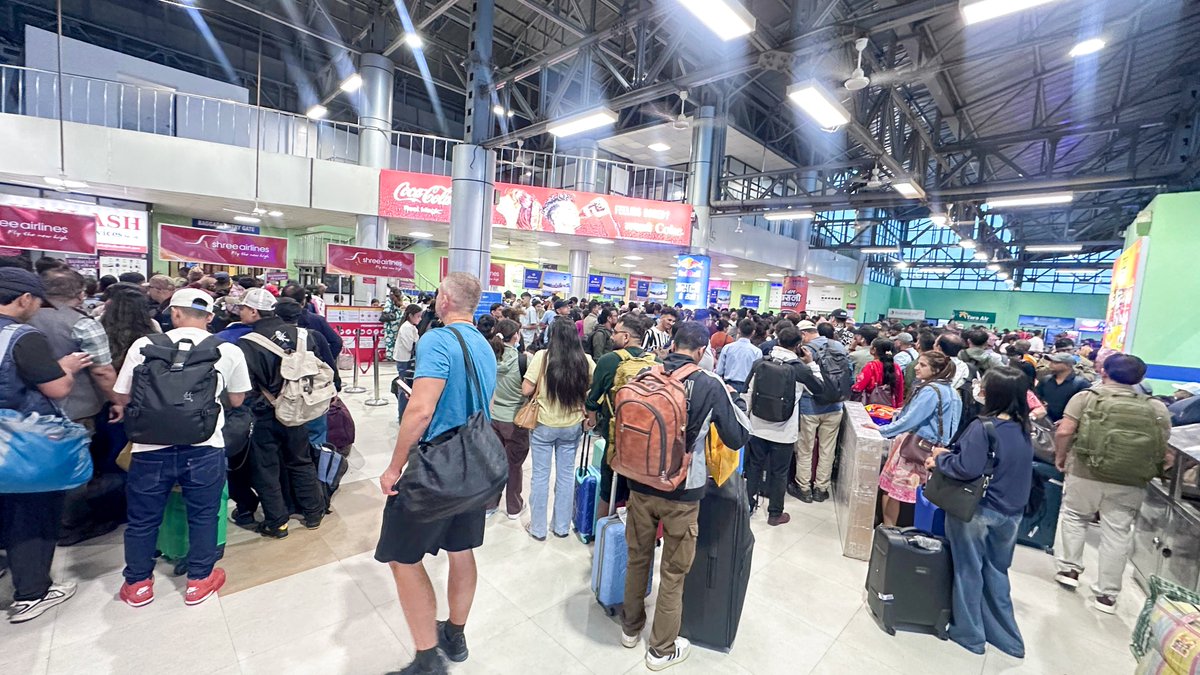 UjyaaloN's tweet image. दशैंको मुखमा देशभरका मुख्य राजमार्ग अवरुद्ध,एयरपोर्टमा आन्तरिक यात्रुको भीड(फोटो फिचर)
#nepal #PhotoFeature #Dashin #festival