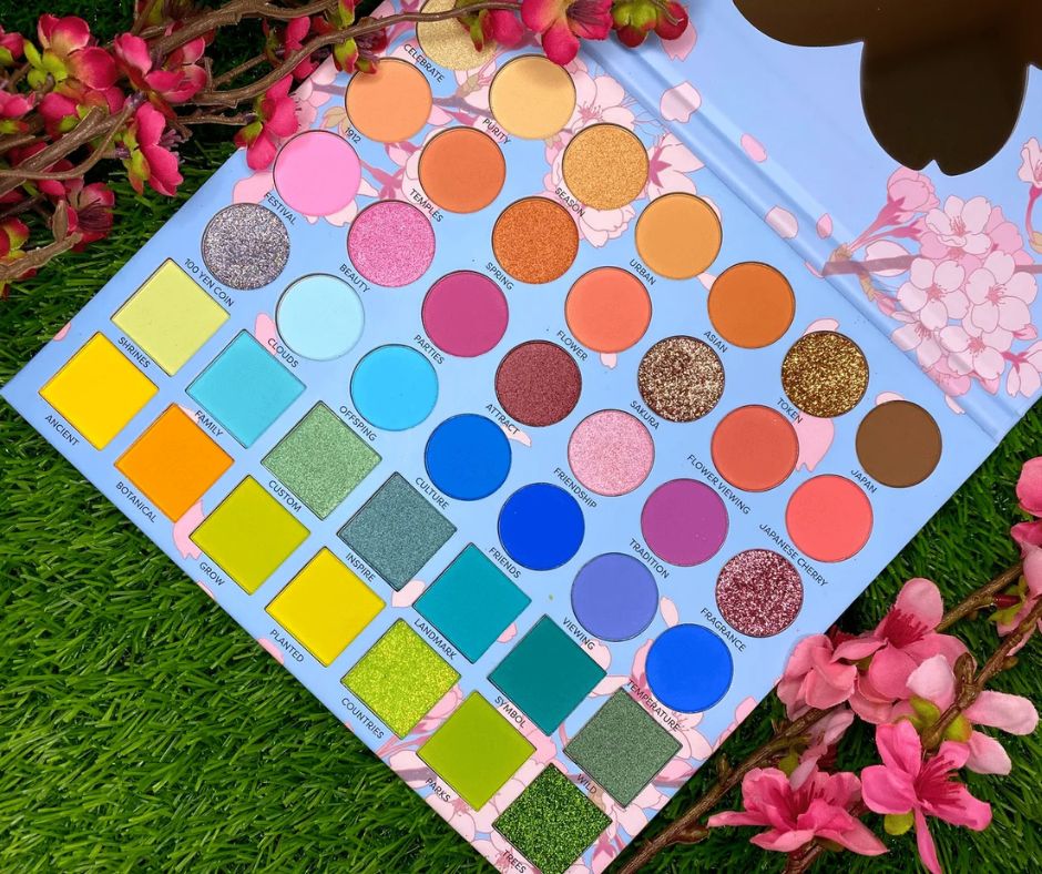 ProluxC7476's tweet image. Vibrant colors, smooth texture, and crease-resistant wear. This palette is designed to keep eyes stunning from morning to night. #ColorfulMakeup #Blendable #BeautyTips #LongWear #MakeupTransformation