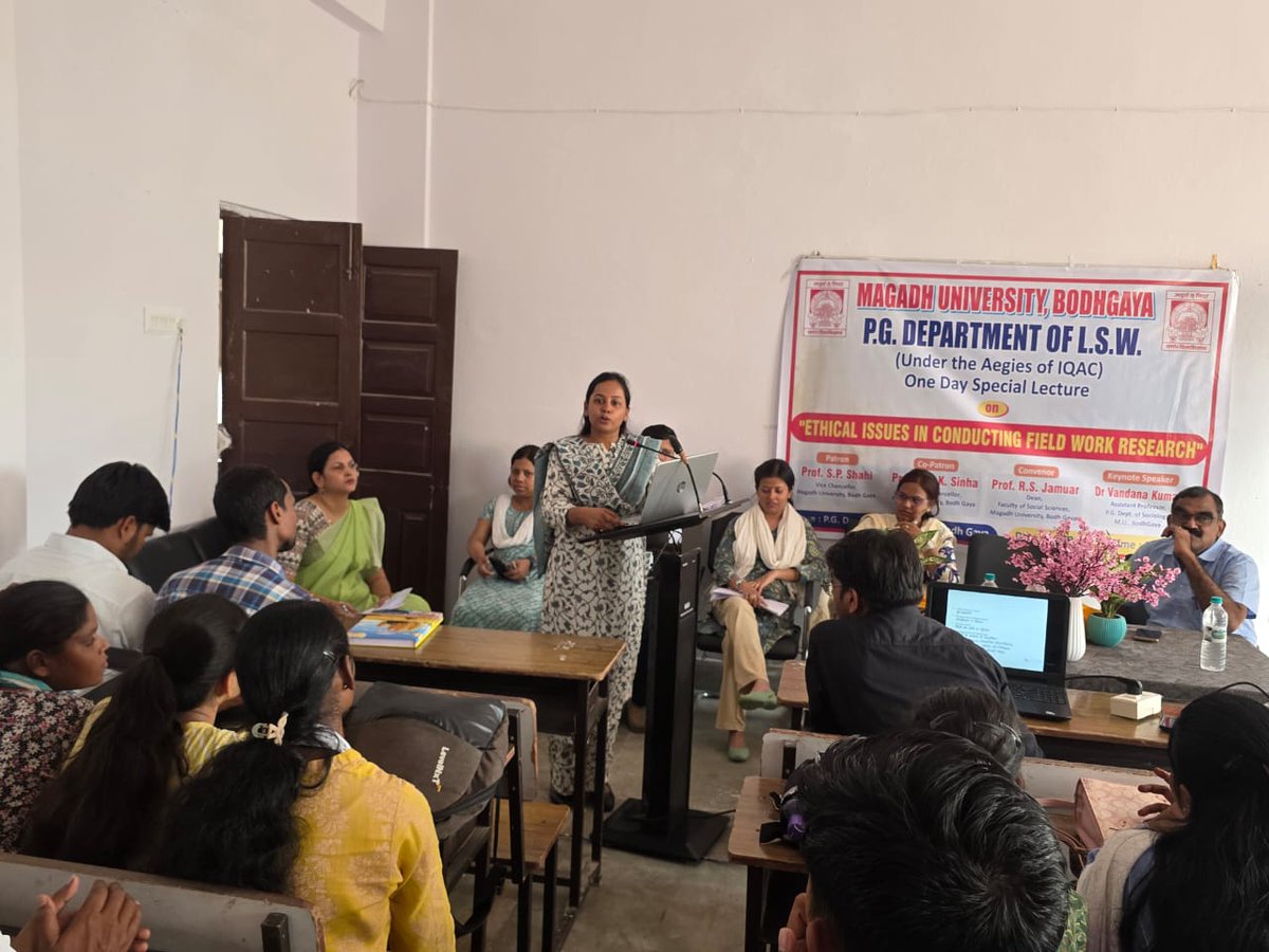 magadhuniversi1's tweet image. विशेष व्याख्यान:
1. वाणिज्य विभाग: प्रो. आर.यू.सिंह (पाटलिपुत्र विवि.) ने &quot;आँकिक भुगतान: अवसर और चुनौतियाँ&quot; पर चर्चा की।
2. श्रम एवं समाज कल्याण: डॉ. वंदना कुमारी (MU) ने परिकल्पना, क्षेत्र कार्य, और APA सन्दर्भ पर प्रकाश डाला।
(24.09.2025) 
#InvitedLecture #MagadhUniversity