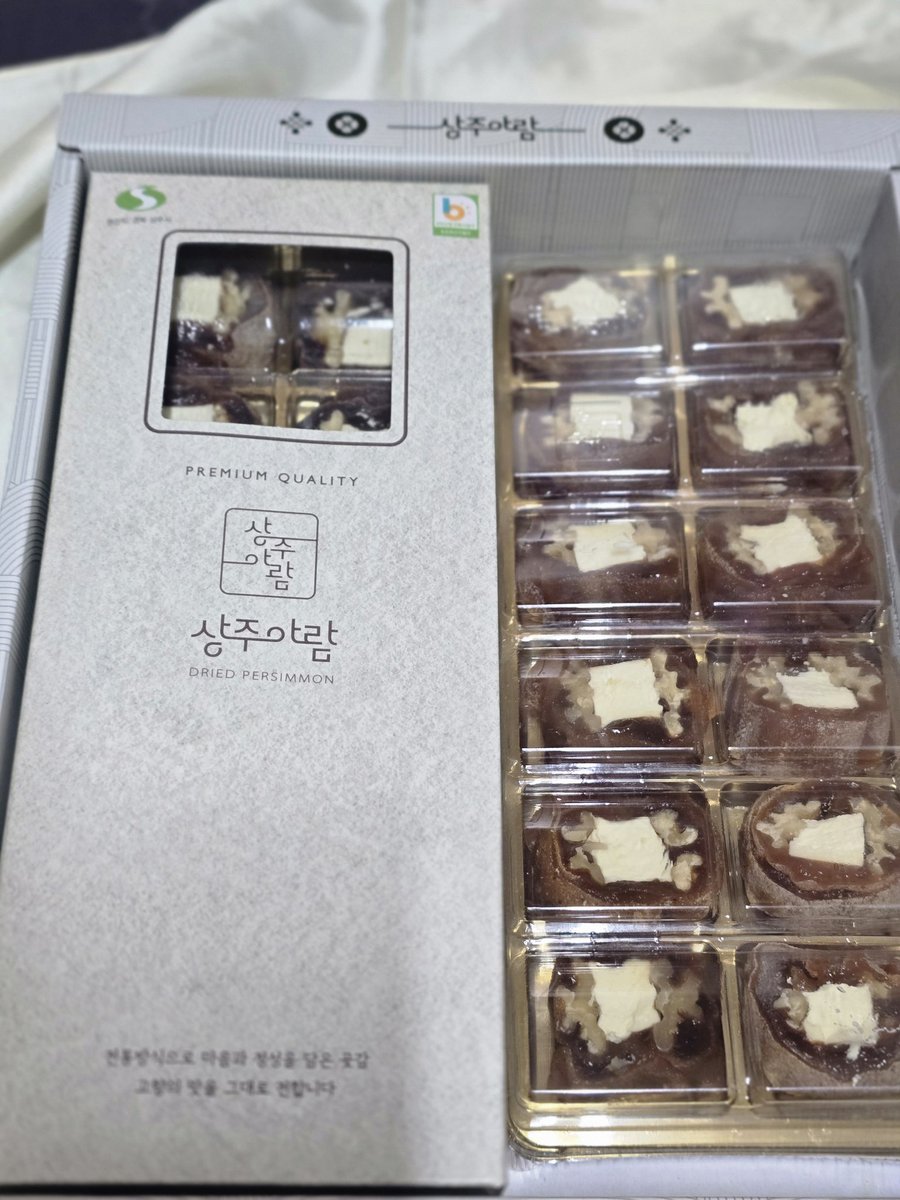 삼양씨앤씨 로맨스팀에서 추석 선물을 보내주셨습니다 🙂‍↕️
크림치즈 호두 곶감말이 처음 먹어보는데 저도 부모님도 너무 맛있게 먹었어요...🥺❤️
감사합니다!