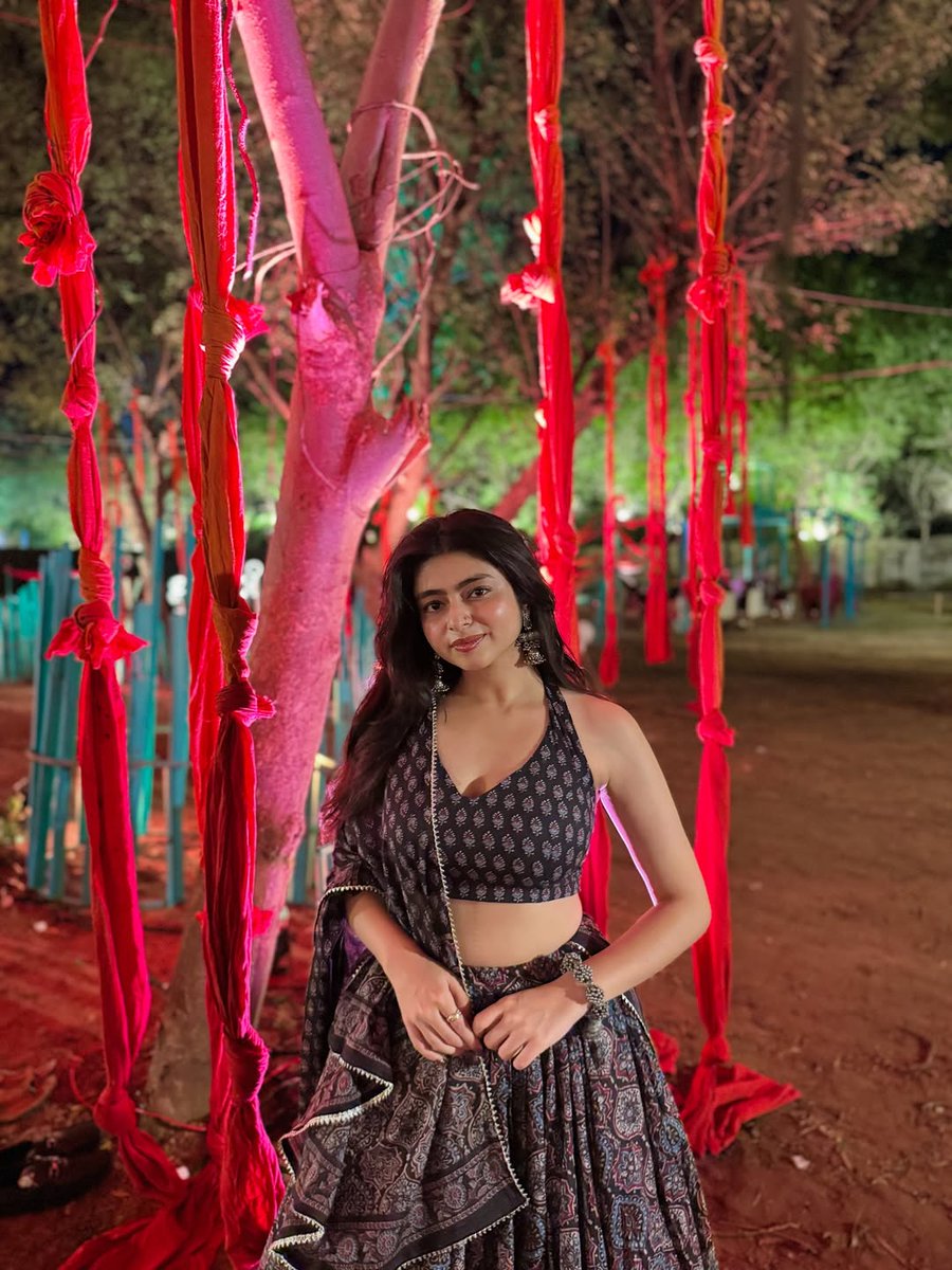 वफ़ा लड़का या लडकी में नहीं होती..
वफ़ा तो फितरत और तरबियत में होती है।
#garbanights 

#𝐘𝐚𝐬𝐡𝐢🌷 
<a href="/AnuGurumaita/">Anu Gurumaita</a>