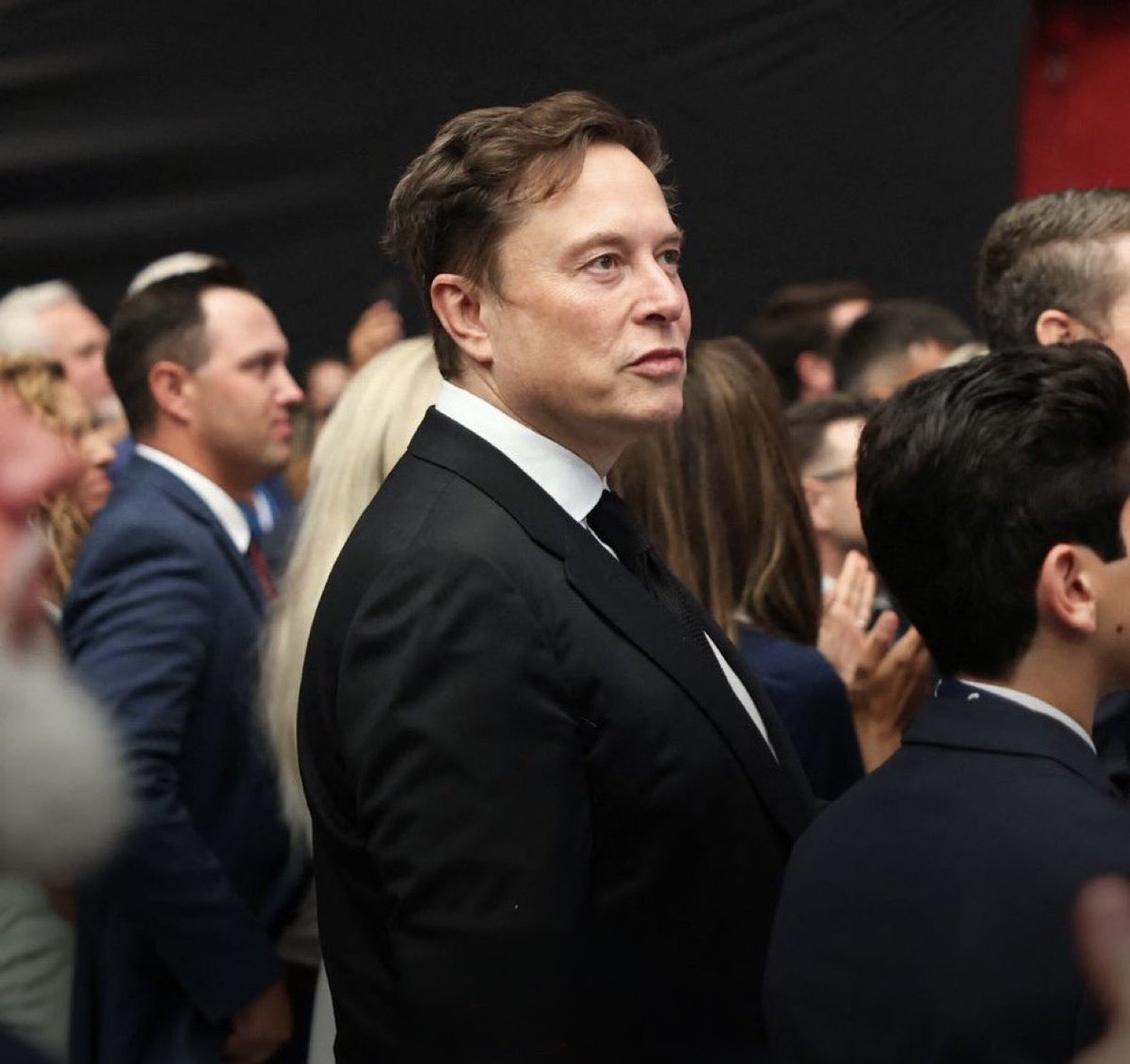 SarmadRafique2's tweet image. BREAKING: Elon Musk’s net worth is getting closer to half a trillion dollars.

• His net worth is now $489.7 billion.
• Up $9.6 billion today.
• The only individual in the $400B club
• The richest person in the world.
• Projected to become world’s first trillionaire.