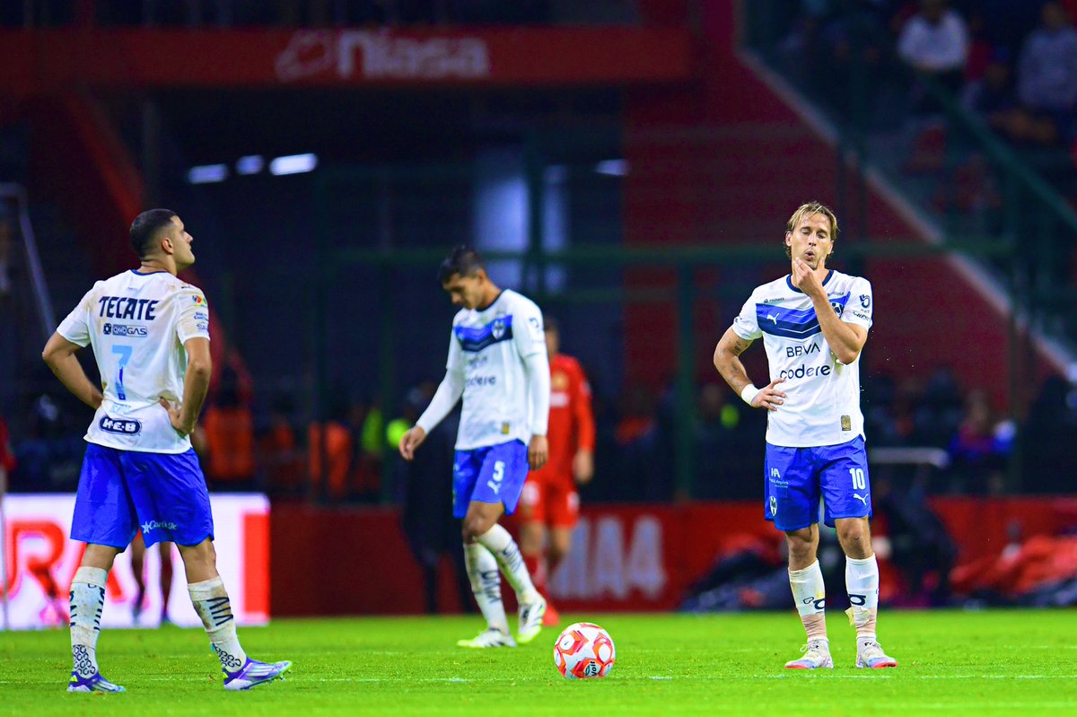 SomosRayados's tweet image. ¿Nos podremos levantar o ya de una vez preparamos el “Gracias afición”?, es mitad de torneo.

Los leo…
