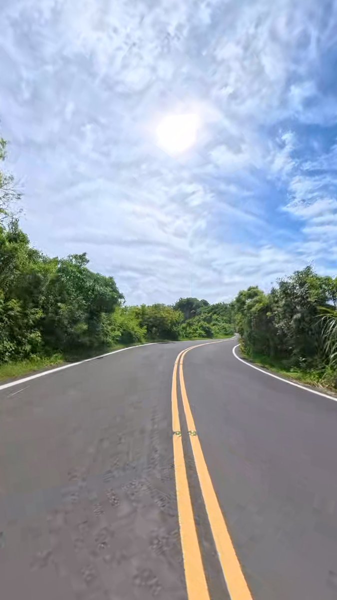 FreeRiderDylan's tweet image. 雲を突き抜ける青空、今日も自由に走り続ける。