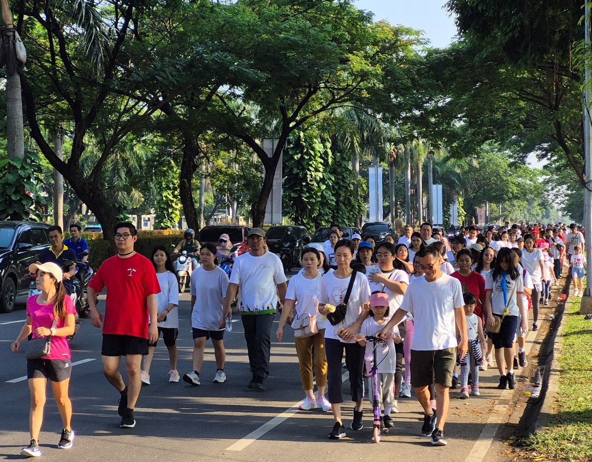 1.029 peserta dari PENABUR Kompleks Harapan Indah mengikuti Fun Walk bertema “Be Healthy, Be Happy” untuk menjalin keakraban orang tua, siswa, dan sekolah. Baca selengkapnya di bpkpenabur.or.id/artikel/jalin-…