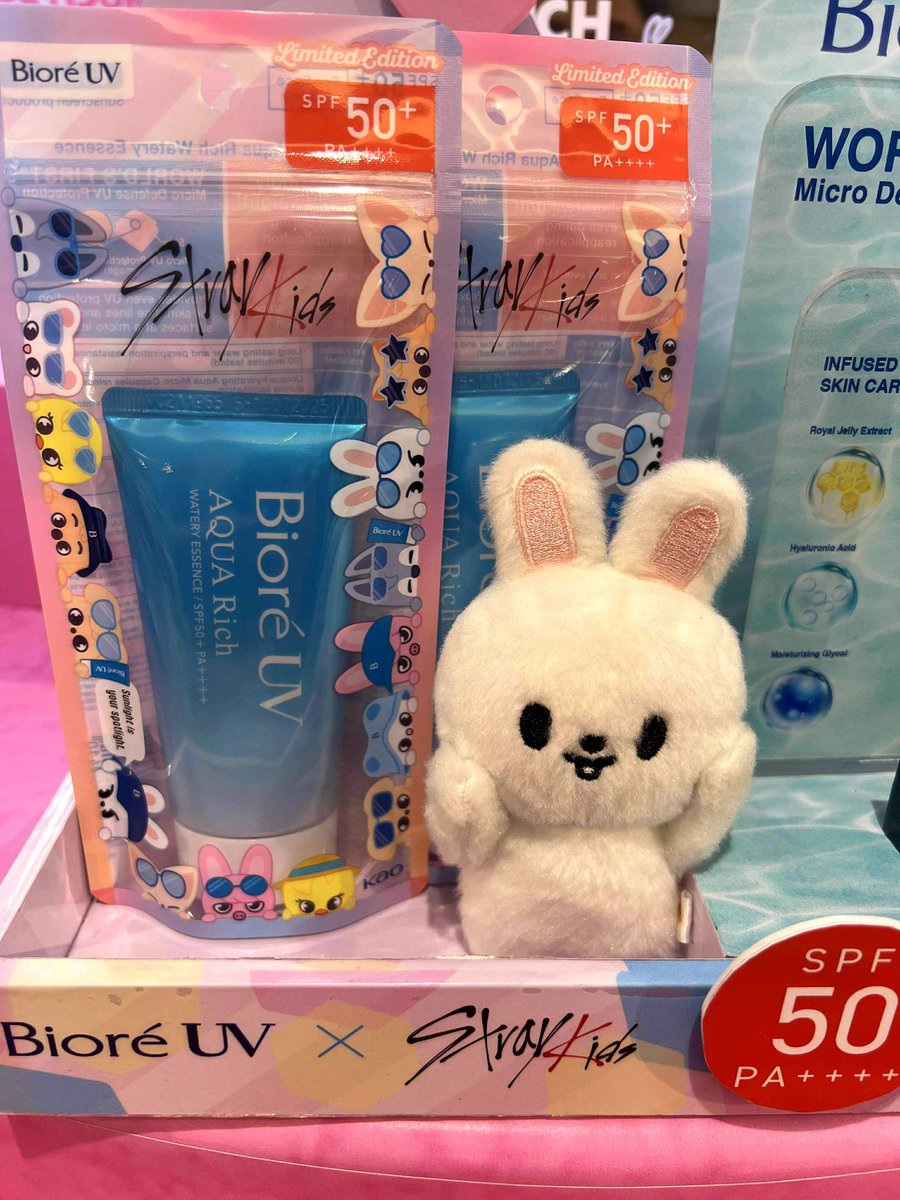 choiduckyy's tweet photo. bioré skzoo pouch secured! 💖

📍SM Makati

#BiorePH #BioreUV #StrayKids #SKZ #SUNLIGHTISYOURSPOTLIGHT https://t.co/NK9Xih4SX9