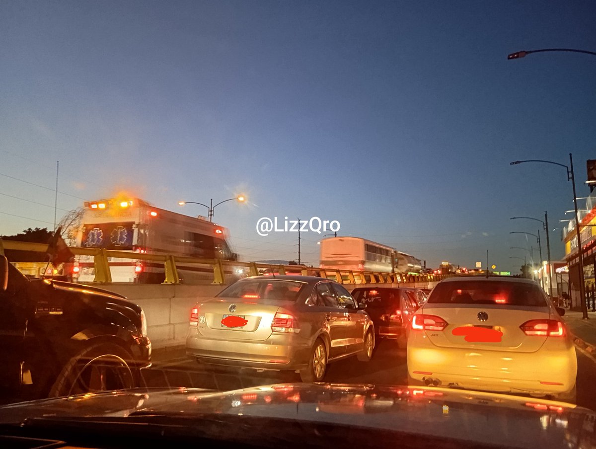 LizzQro's tweet image. ¡Claro que mejoró la #movilidad sobre #P5F!

Felicidades a la estupenda idea del gobernador. 

¿Cuánto se gastaron, en hacer pasos elevados dejar los mismos carriles, puentes antipeatonales,dos confinados en 5 kms, y el mismo lugar de inundación?
#LaObraDelSexenio