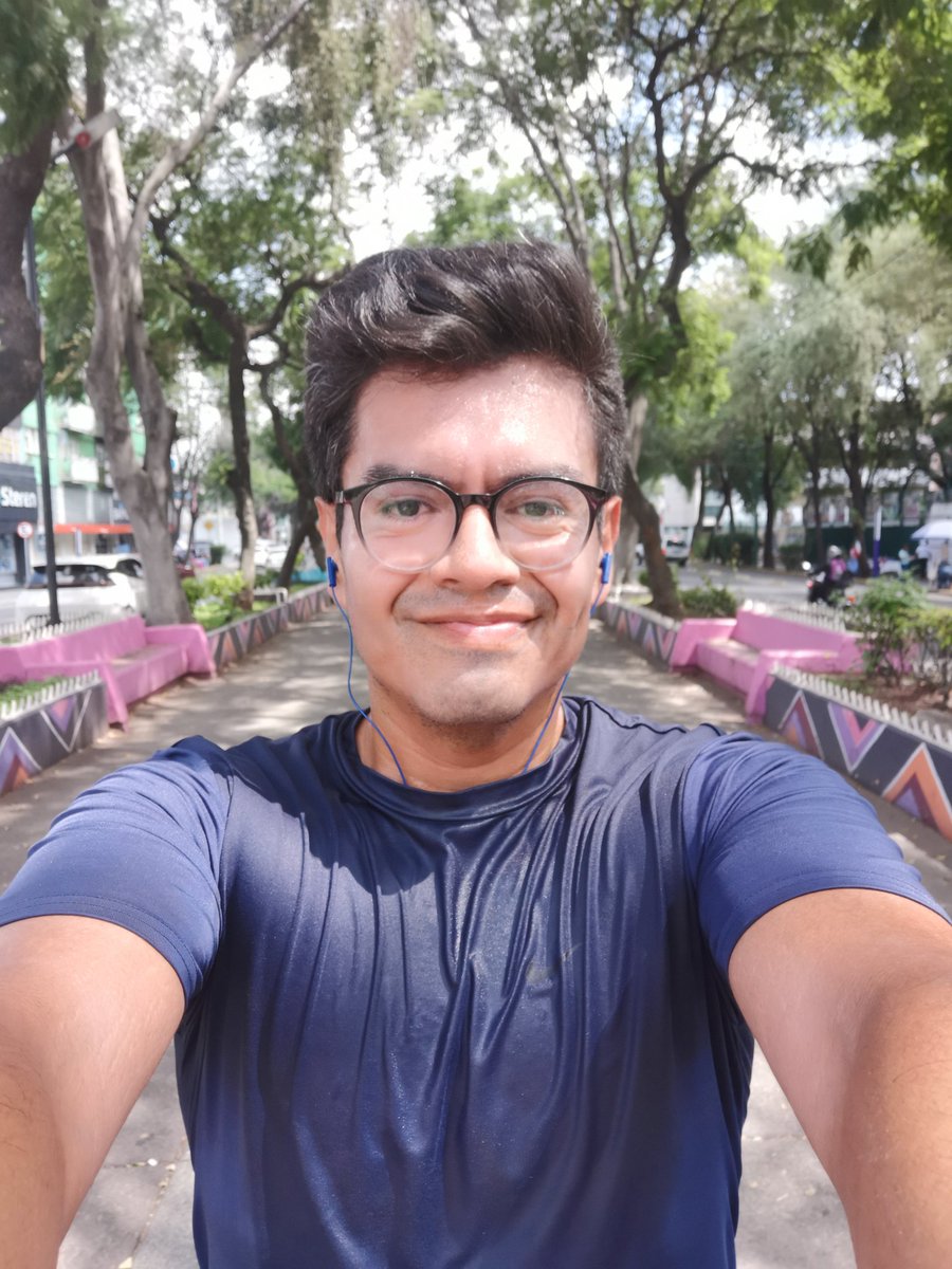 De ves en cuando salgo y hago un esfuerzo extra para ratificar que lo que tanto me costó lograr, sigue ahí.

Hoy fue uno de esos días. 

#diariodeunGordo
#yoelegicorrer