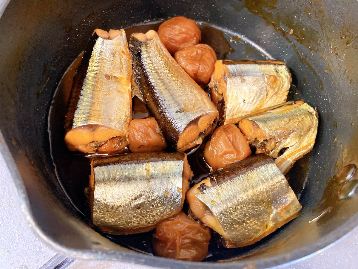 mentaimusume's tweet image. 今日は秋刀魚を煮ました🍶💕
2尾入りだったけど3尾入り買えばよかったと後悔するぐらい美味しい🤤

含み損は大台に乗りました💪
さぁ、どうしよう？
取り敢えず美味しいから今は忘れよう🤪