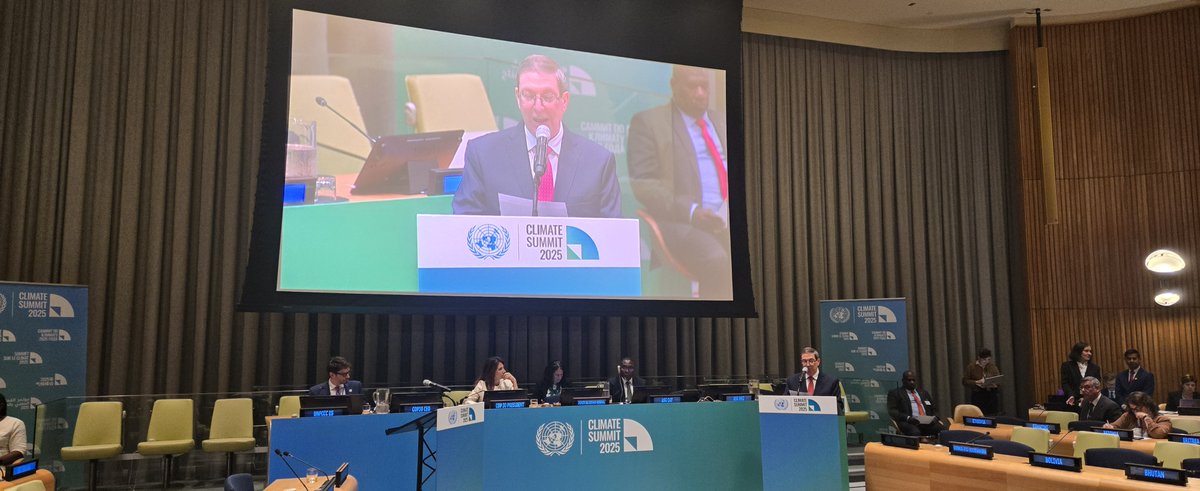 CubaMINREX's tweet photo. Día 3 - 24/9 | La delegación cubana en defensa de la paz, el multilateralismo y el desarrollo sostenible.

🌍 Continúan los apoyos a #Cuba en #UN80🇺🇳:
🇳🇦 🇬🇾 🇨🇬 exigieron fin del bloqueo de EE.UU. 

✍️https://t.co/0AWxmRg5wv

#CubaEnAGNU80
#DiplomaciaRevolucionaria https://t.co/hYdbZOvZog