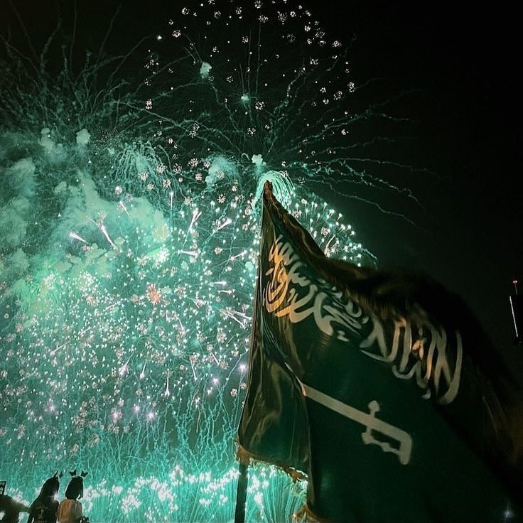 والختـام 
الله يديـم الملوك أهل القرار 
آل سعود ملوك داري وحنا 
ذخـــــــرهــــــــا 🇸🇦