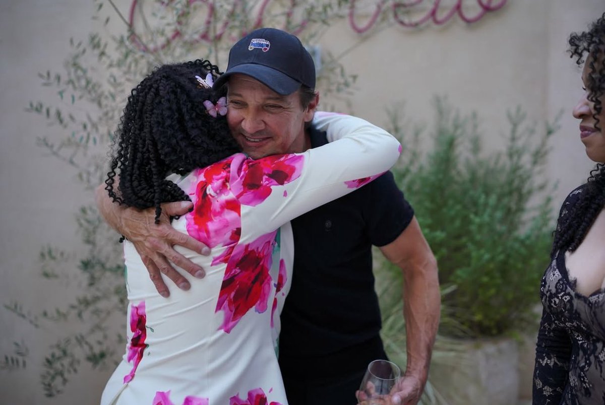 Jeremy Renner (@rennernews_) on Twitter photo 