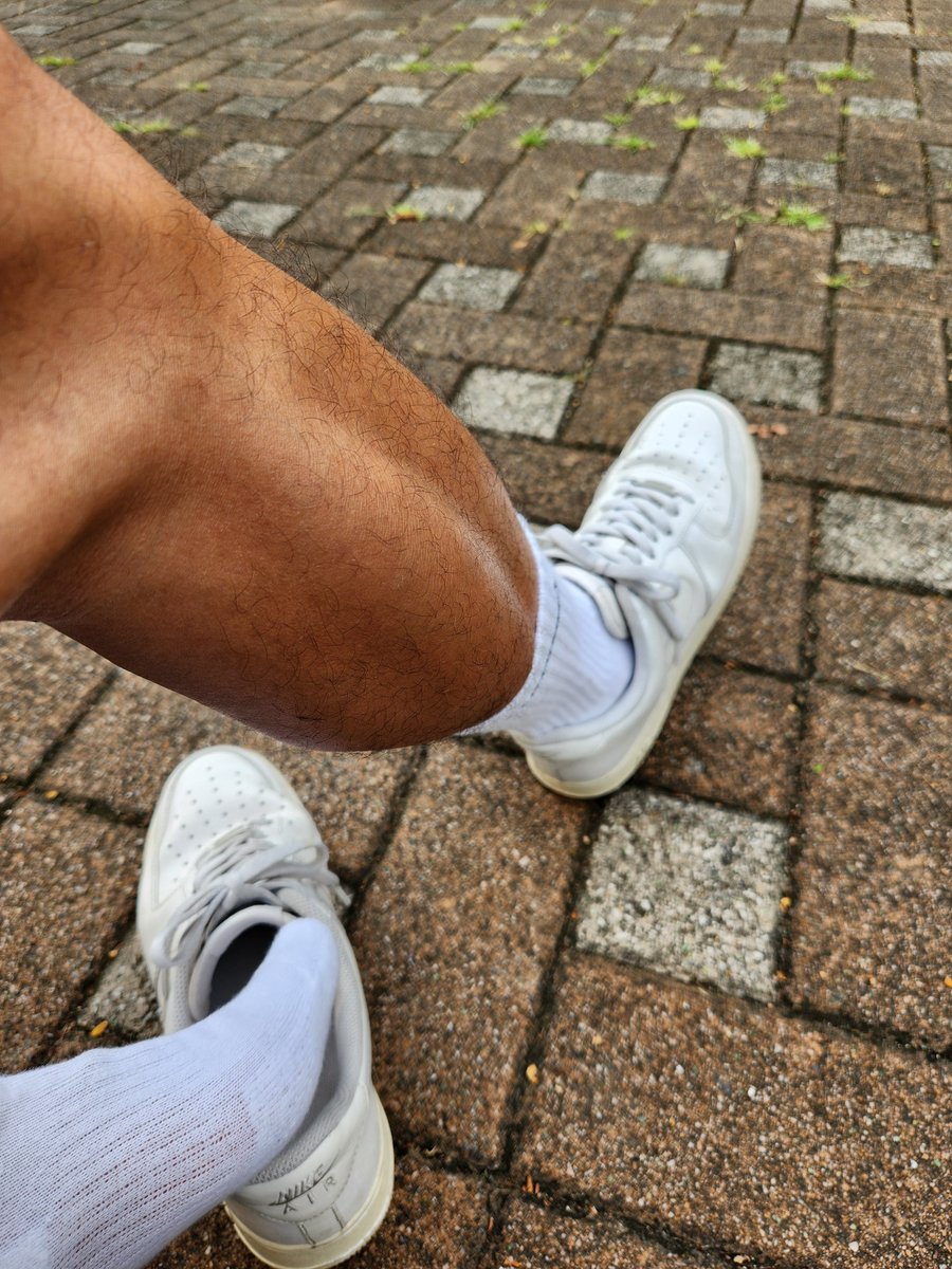 夏日贈禮：黝黑+汗味。收嗎？

#白襪 #nike #airforce1 #whitesocks