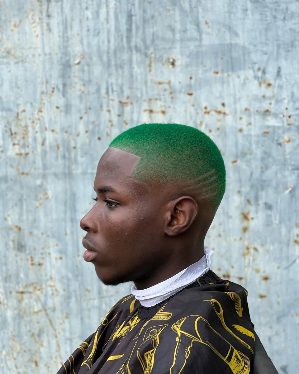 The 4th frame is me guyssss
Life before Medicine. (2022)

Btw, this green one made me start barbing lowcut.