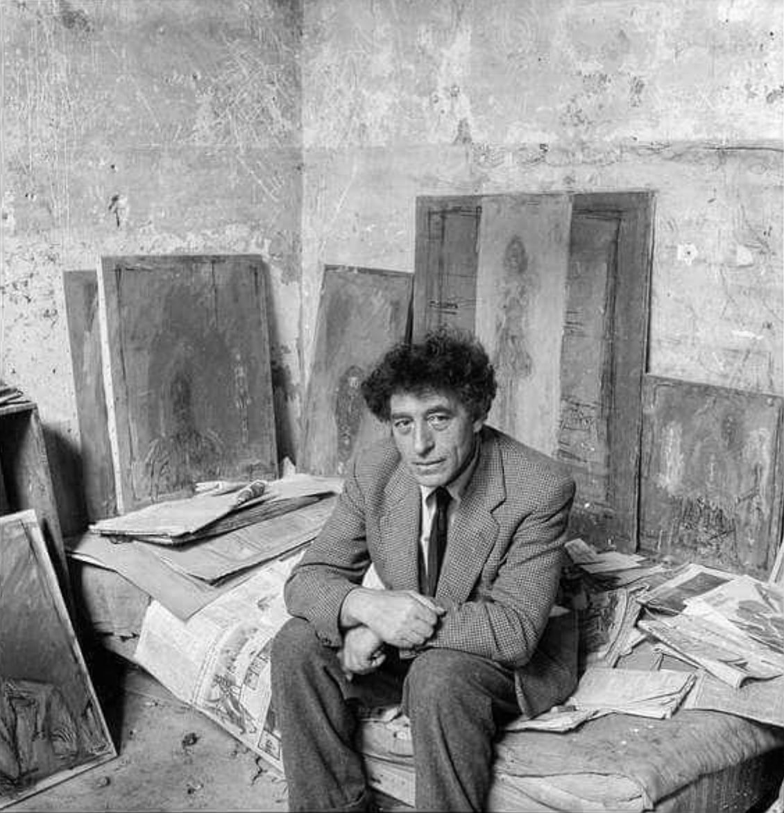 MAEGHTYoyo's tweet photo. Alberto Giacometti dans son atelier du quartier d'Alésia, entouré de ses peintures, photo Denise Colomb, Paris, 1954
#albertogiacometti #giacometti #sculpteur #peintre #parisart #montparnasse #masterpiece #lhommequimarche #maeght #maeghtartist #galeriemaeght #yoyomaeght https://t.co/jINqfI1iZe