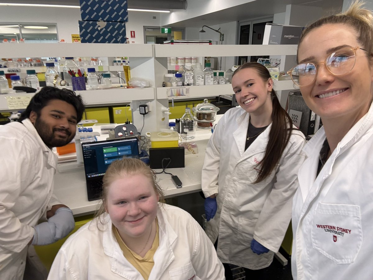 In the lab with my project C students today doing some sequencing 
#jurkats #dnamethylation #nanopore 

<a href="/nanopore/">Oxford Nanopore</a> <a href="/westernsydneyu/">Western Sydney University</a>