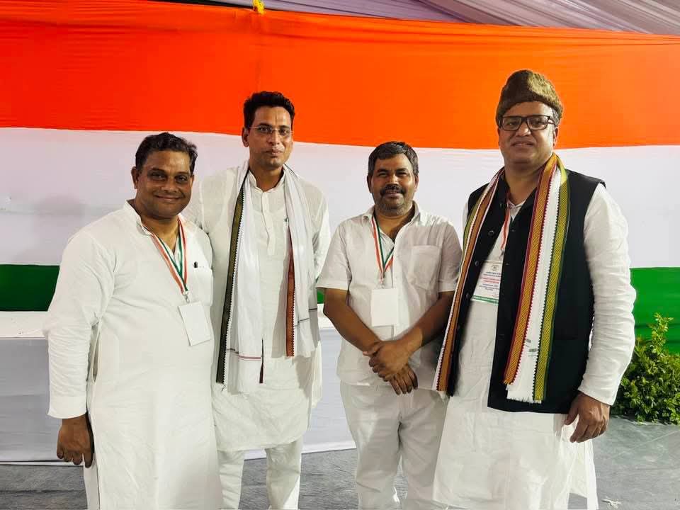 UPkaAlam's tweet image. कल पटना के सदाक़त आश्रम में आयोजित सीडब्ल्यूसी बैठक के बाद तेलंगाना के मुख्यमंत्री श्री रेवंत रेड्डी जी के साथ.