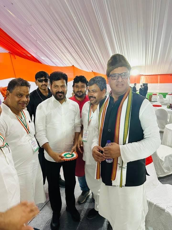 UPkaAlam's tweet image. कल पटना के सदाक़त आश्रम में आयोजित सीडब्ल्यूसी बैठक के बाद तेलंगाना के मुख्यमंत्री श्री रेवंत रेड्डी जी के साथ.